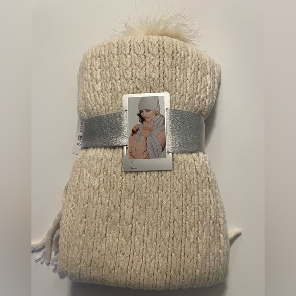 New 3-Piece Scarf, Hat & Gloves Set - Picture 4 of 5